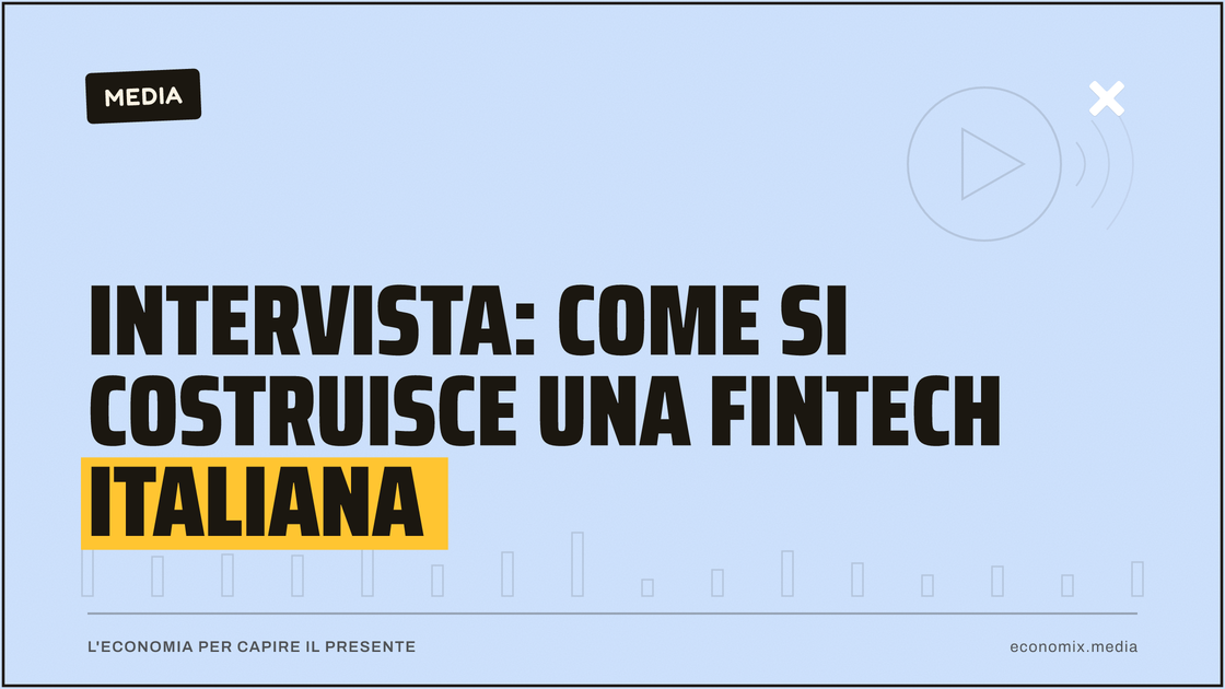 Due persone che parlano in uno studio di registrazione